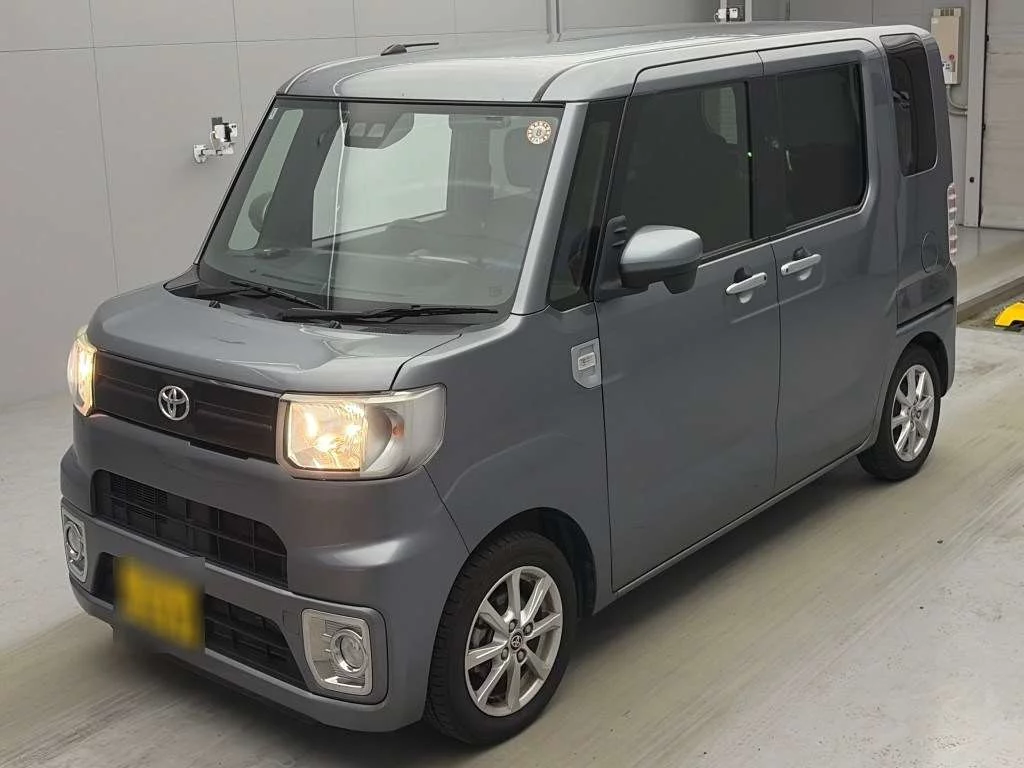 Toyota Pixis Mega LA700A 2021